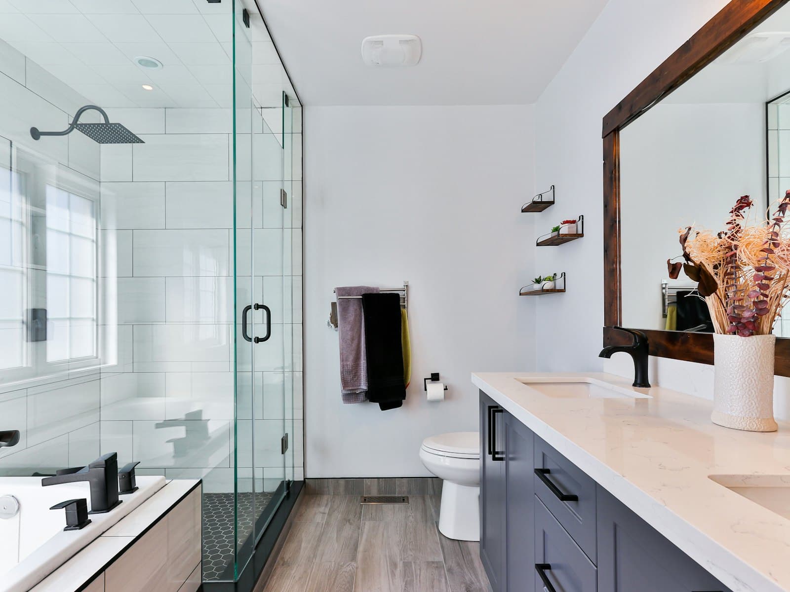 3 BHK Apartment in Mahanagar — bathroom