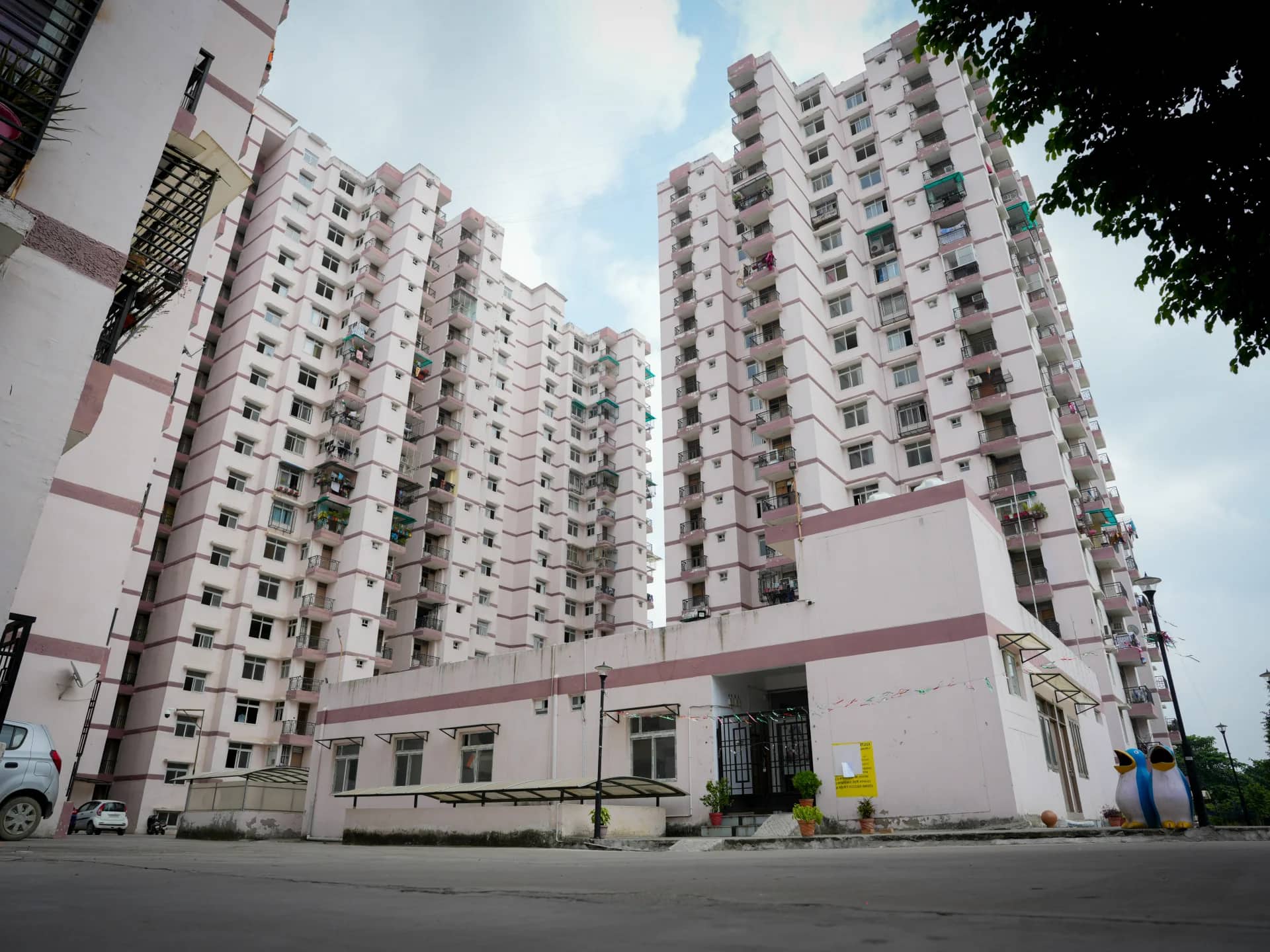 jankipuram property — photo 2